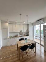 White Apartment Melnyka10 - B&B