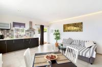 Appartamento con 1 Camera da Letto e Vista Piscina