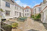 Bergen Gem Straight Out of History - Built in 1750 - Chambres d'hôtes Bergen
