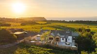 Firth View 1 - Luxury Cottage with Sea View & Hot Tub, Ayr - Chambres d’hôtes Ayr