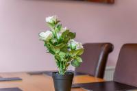 Modern 4-Bed Serviced Apartment- Free Parking Wi-Fi - Near CBS Arena -M6 -UHCW - B&B Exhall