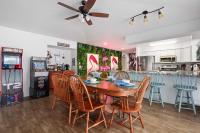 Heated Pool Pet Friendly Sleeps 9 Family - B&B Englewood