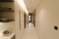 HostE - 3 BR APT Full Kitchen 75In TV with Self-Entry - Bed and Breakfast Khobar
