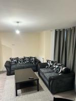 Newly Refurbished 2 Bedroom Flat New Southgate London N11 - B&B New Southgate