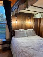 Kamer met Queensize Bed en Uitzicht op de Tuin