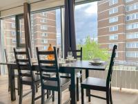 Sleek 3-bedroom AC flat with Balcony, Lift access, FREE WiFi in Southwark, Borough near The Shard by Staylio London - Chambres d'hôtes Londres