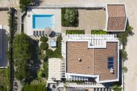 Villa BELLA - beautiful and modern house with pool, souna, jacuzzi & playground, Ližnjan - Istra - Chambres d'hôtes Ližnjan