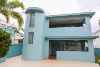 Villa Sessions 2 - 3-Bedroom, 1-Bathroom Apartment at Shacks Beach - Beach access footsteps away - B&B Isabela