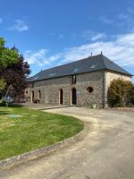 Gite 8-10 pers, 4 chambres, billard, jardin - B&B La Bouëxière