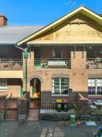 Charming 8 Person Home Near Harbour and Barangaroo - Chambres d’hôtes Sydney