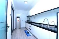 luxurious two bedroom apartment with well equipped gym, swimming pool, ample parking space and a relaxing rooftop with amazing city views - B&B Nairobi