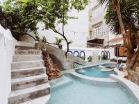 Biệt thự Hồ Bơi có Máng Trượt Nước Chill Chill - B&B