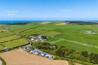 Shackled-Am-Not - Luxury home sleeps 8 with hot tub and games room North Cornwall - Chambres d'hôtes Camelford