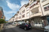 The Minted Wood - Stylish 2-Bedroom Apartment with Parking - Bed and Breakfast Zagreb