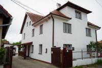 Akác Apartmanház - B&B