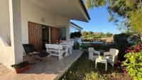Tina's Tiny House - 10 meters from the beach - B&B Olbia