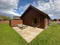 Lily Lodge-Tranquil-Hot Tub-Fishing-7m to beach - B&B Garton