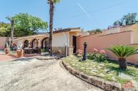 Huge Villa with Stunnig Pool - B&B Partinico