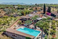 Huge Villa with Stunnig Pool - B&B Partinico
