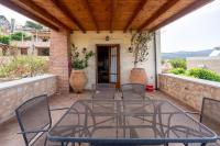 Mountain View Villa, by the Pool,Aris - Bed and Breakfast Próvarma