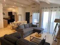 Maison moderne plain-pied 3 chambres jardin préau - B&B La Rochelle