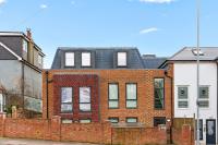2 bed Flat near Beach, Hospital & Brighton College, ideal for long stay guests - Chambres d’hôtes