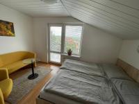 Apartamento de 2 dormitorios con balcón