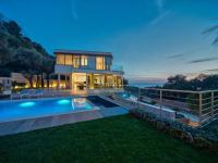 Villa Mandarina Luxury Modern Villa with Private Pool & View - Bed and Breakfast