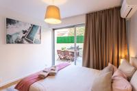 86m- Spacious 3 room apartment with large terrace - B&B Villafranca