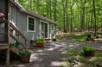 Dog-Friendly w Hot Tub, Fire Pit & River Access - B&B Great Cacapon