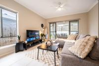 The Laurel Ease - Spacious family home close to Logan Hospital and M1 - Ferienwohnung Loganlea