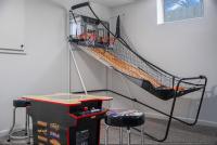 Central Family Oasis with Hot Tub & Fenced Yard - Ferienwohnung Omaha