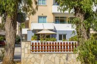 Atlantis Apartments 50m from Makenzy seafront - B&B Larnaca