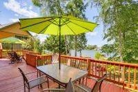 Lakefront Sparta Cottage with Decks and Boat Dock - B&B
