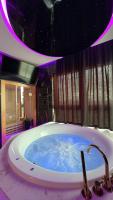 Jacuzzi Glass-House Rakowicka 20 Central Station - B&B