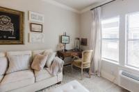 The Paris Modern - Bed and Breakfast Fort Worth