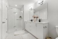 Bliss Modern Luxury 3BED entire townhome PLUS FREE PARKING - B&B Ottawa