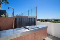 Modern Studio with Rooftop and BBQ Access - B&B North Fremantle