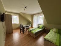 Dreibettzimmer mit Balkon