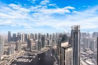 Bright & Elegant Home on the 44th at Cayan Tower - B&B Dubai