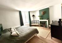 Kamer met 1 Groot Bed of 2 Aparte Bedden en Uitzicht op de Stad