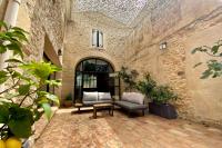 La Maison de la Place - Charming house with swimming pool & exposed stone - B&B Mudaison