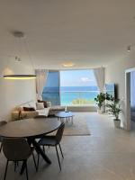 Beachfront Breeze Vacation - Chambres d’hôtes Bat Yam