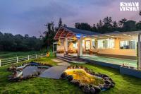 StayVista at Kailaasa with Bonfire, Pool and Al-fresco - Chambres d’hôtes Suntikoppa