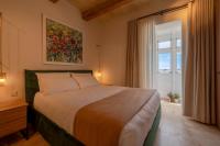 Deluxe One-Bedroom Apartment with Harbour View