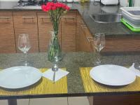 Elegante suite amoblada - Park La Carolina cerca Hotel Dann Carlton - B&B Quito