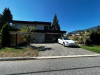 Edge of the Mountain Villa - Bed and Breakfast North Vancouver