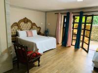 Queen Room with Garden View