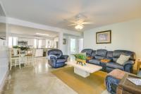 Walk to Beach Fort Meyers Home with Patio! - Chambres d’hôtes Fort Myers Beach