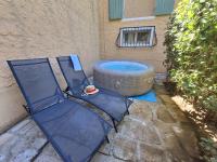 Le jardinet d'Emma - Appart RDC avec jacuzzi, parking, au calme - Chambres d’hôtes Raphèle-lès-Arles